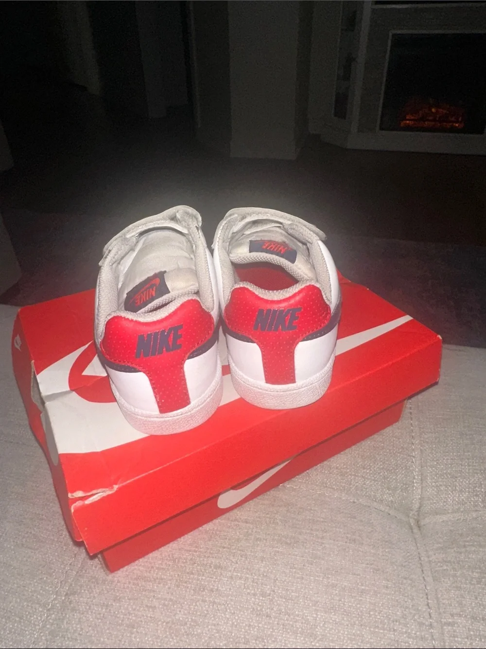 Nike Kids White Black Red Low-Top Velcro Sneakers